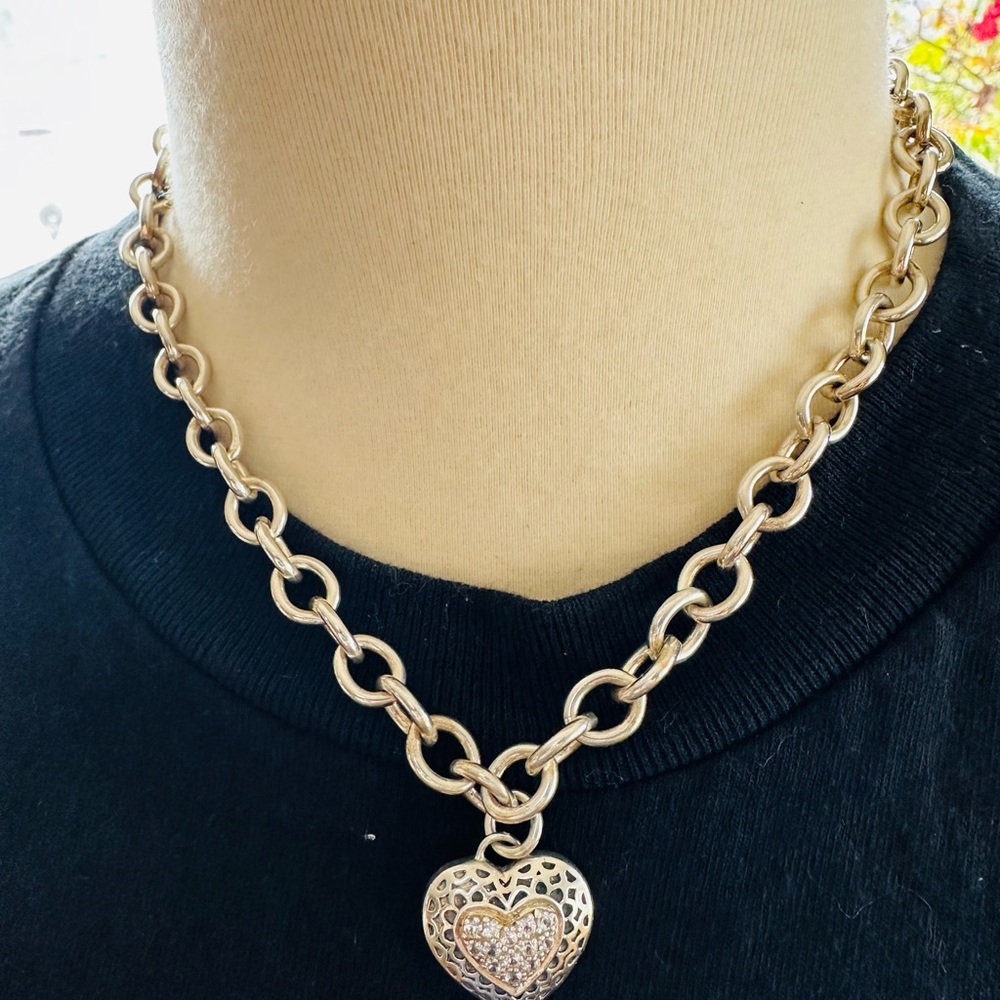 Silver toggle closure heart necklace 18” long links are 1/4” wide